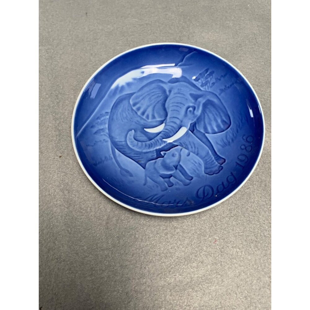 Bing & Grondahl Copenhagen Mothers Day 1986 Plate with Elephant Design 6 Inch Di - Picture 8 of 10